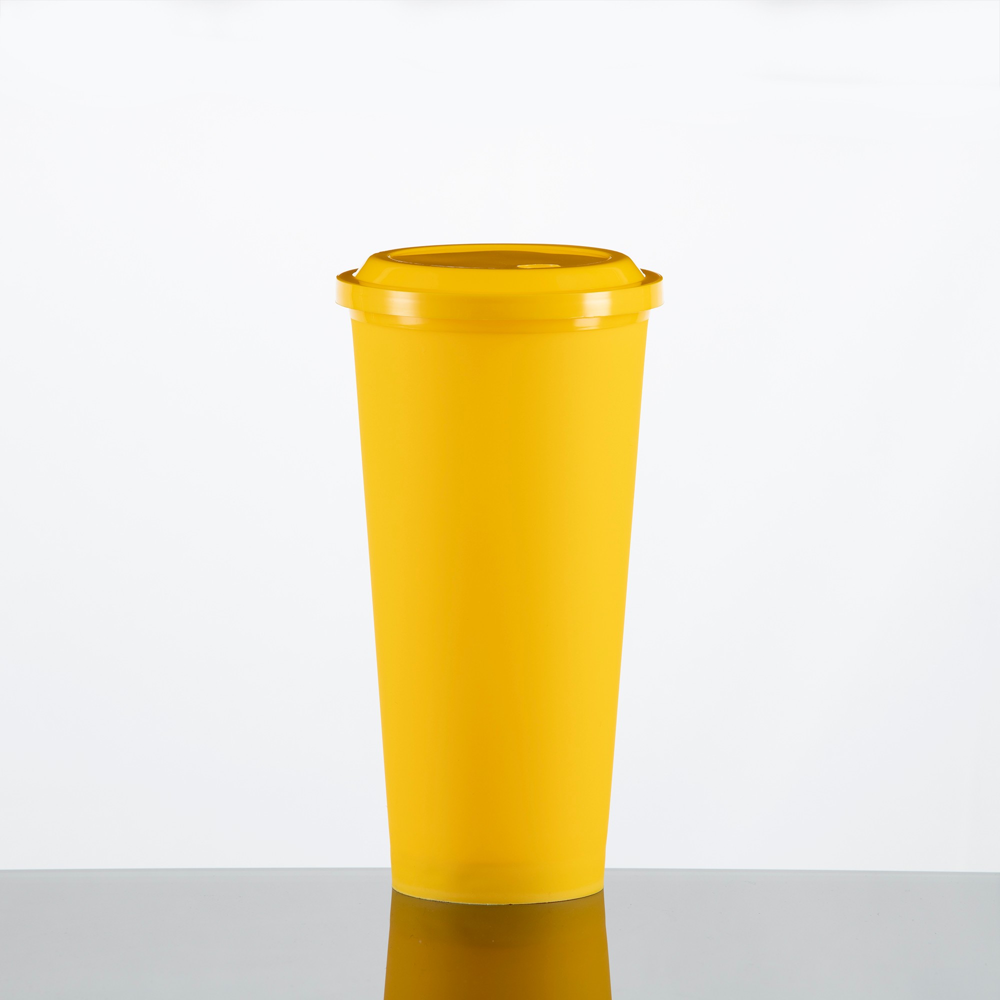 แก้วพลาสติกสีเหลือง 22 Oz. พร้อมฝา (20PC/PACK)